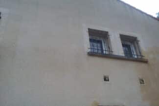 Façade d'étage nettoyée avec volets battants