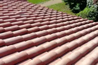 Toiture en tuiles canal neuves vue en enfilade