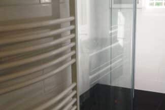 Paroi de douche installée après rénovation