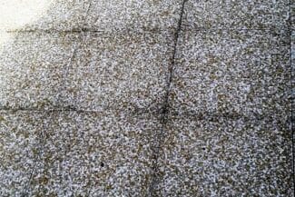 Dalles de terrasse nettoyées vues de près