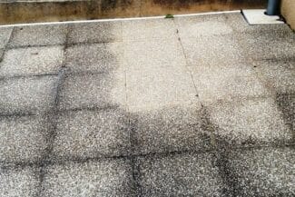 Terrasse rénovée aux dalles éclaircies
