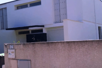Maison à étage en cours de ravalement de façade