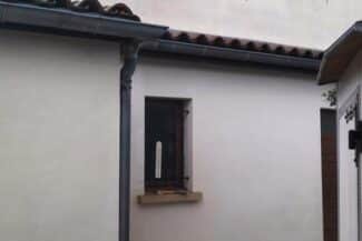 Porte d'entrée et façade après nettoyage