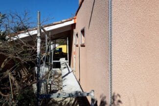 Façade et auvent en cours de travaux à Fonsorbes