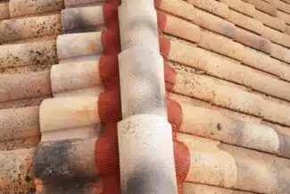 Pose d'un faîtage sur closoir ventilé