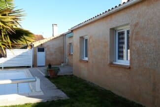 Façade claire et fenêtres après rénovation à Plaisance-du-Touch