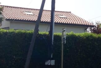Maison et toiture refaites vues depuis le jardin à Plaisance-du-Touch