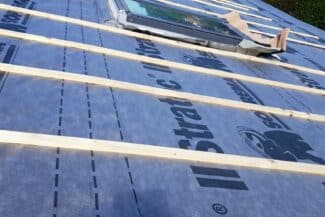 Écran sous-toiture et liteaux neufs sur l'ensemble du rampant à Plaisance-du-Touch