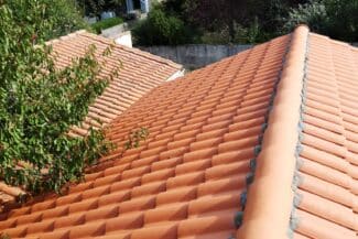 Toiture propre vue depuis le jardin à Fonsorbes