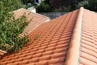 Toiture propre vue depuis le jardin à Fonsorbes