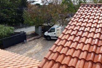 Véhicule de chantier devant la propriété traitée à Fonsorbes