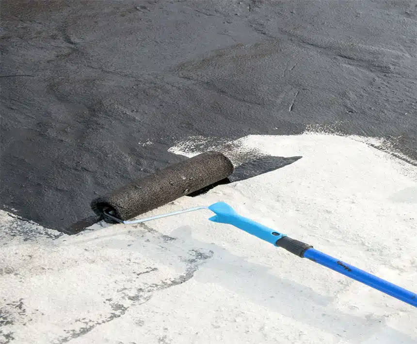 Rouleau de membrane d'étanchéité déroulé sur une toiture