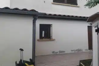 Façade Blanche Et Auvent Après Traitement