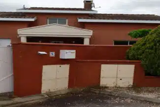 Muret D'entrée Et Boîtes Aux Lettres Après Nettoyage