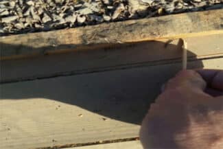 Injection D'un Traitement Dans Une Poutre De Charpente