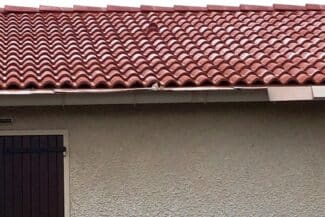 Toiture en tuiles neuves au-dessus d'un garage à Plaisance-du-Touch