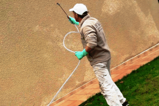 Nettoyage d'un mur en crépi au jet à Tournefeuille