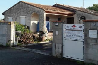 Entrée De Propriété Avec Panneau De Chantier
