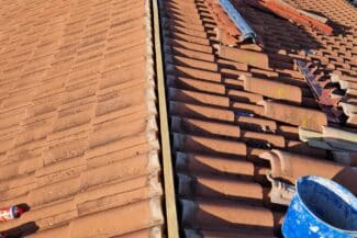 Faîtage à sec terminé sur une toiture en tuiles canal à Toulouse