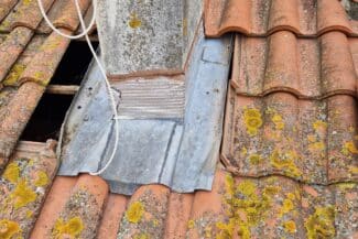 Souche de cheminée et solin en cours de réparation à Toulouse