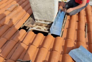 Réparation de l'abergement au pied de la souche de cheminée à Toulouse