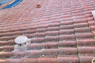 Toiture avec tuiles de ventilation après nettoyage à Balma