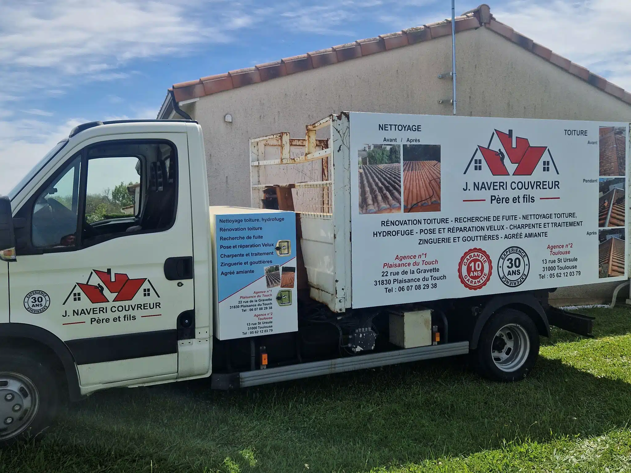 Camionnette de l'entreprise devant un chantier à Martres-Tolosane