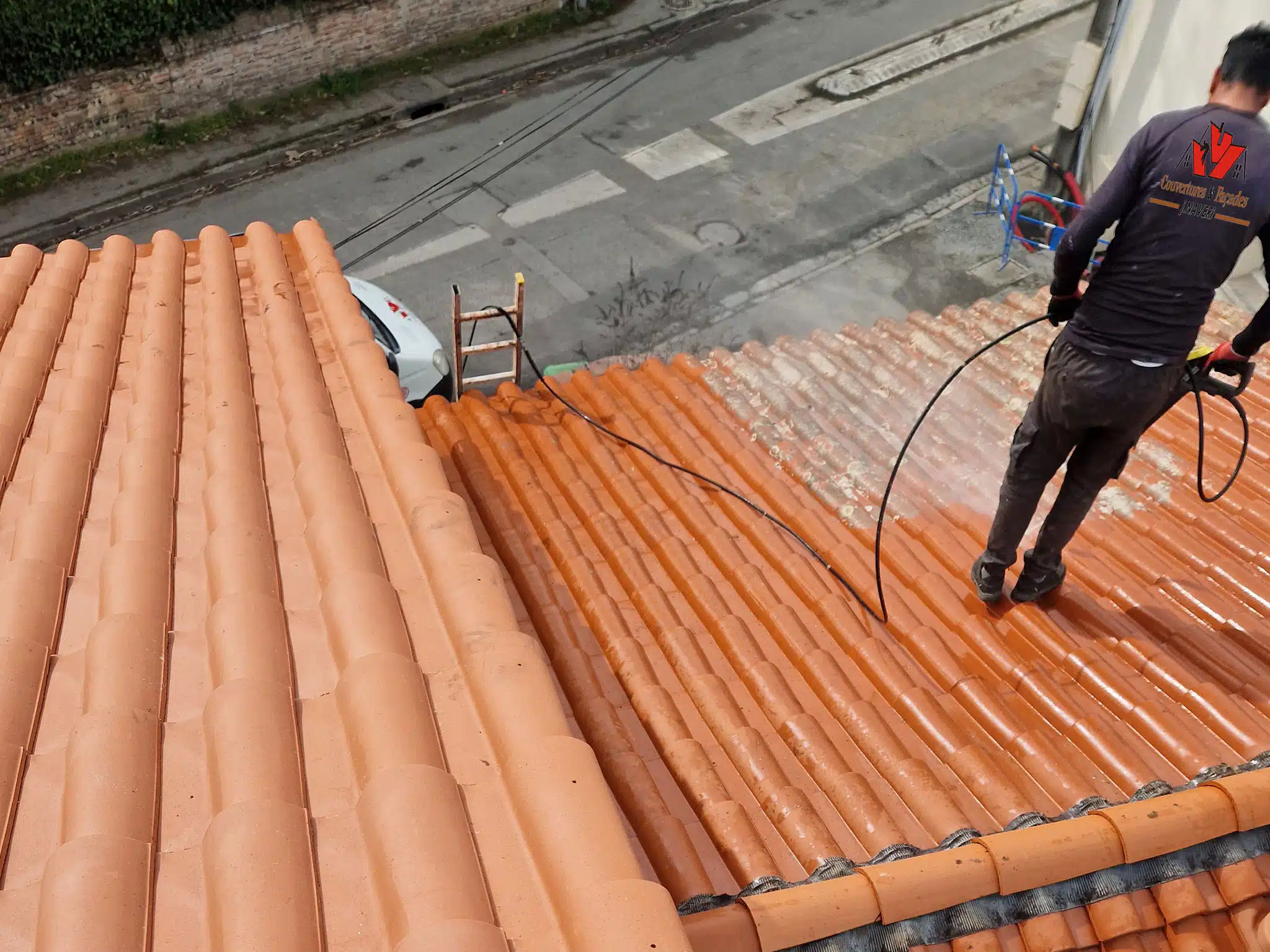 Nettoyage haute pression d'une toiture en tuiles à Martres-Tolosane