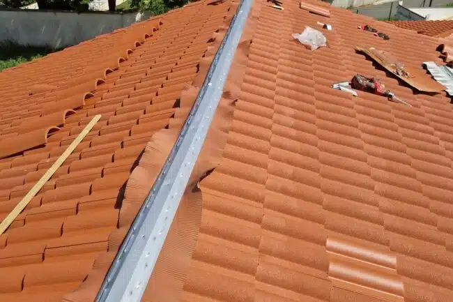Closoir ventilé posé sur toute la ligne de faîtage à La Salvetat-Saint-Gilles