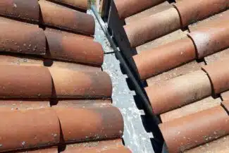 Noue en zinc refaite sur une toiture en tuile canal à Salies-du-Salat