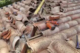 Gravats de mortier dégagés du versant à Grenade