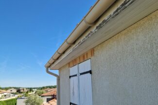 Bord De Toit Neuf Sur La Façade Après Reprise Complète à Léguevin