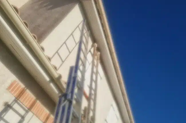 Débord de toit du pignon avant habillage à Léguevin