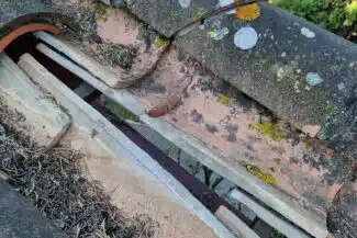 Noue en zinc dégagée sous les tuiles canal à Pibrac