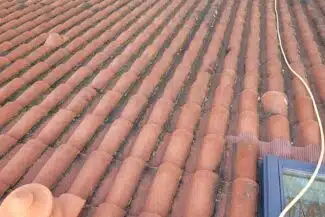 Chapeau de ventilation et versant noirci avant nettoyage à Pibrac